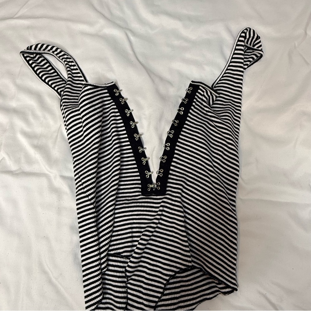 Emma & Sam rayon /spandex bl/white bodysuit medium - Picture 10 of 13